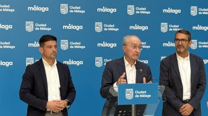 Imagen de las tres instituciones en el momento en el que se anuncia la decisión final.