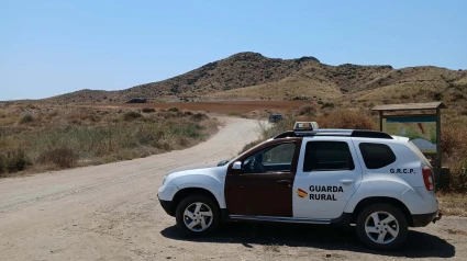 Vehículo del servicio de guarda forestal que vigila el parque de Calnegre