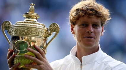Sinner, con el trofeo de campeón de Wimbledon