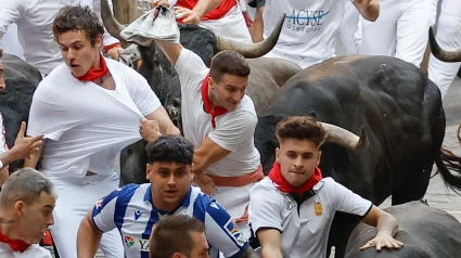 Una veloz carrera de los Miura pone punto final a los encierros de San Fermín 2025