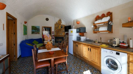 Cocina de una casa-cueva troglodita en Guadix