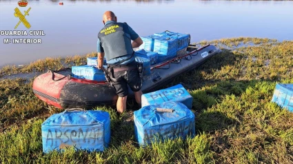 Fardos de droga en la lancha interceptada