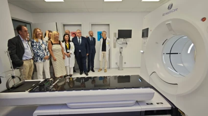 El consejero de Sanidad de la Junta, Alejandro Vázquez, ha visitado la unidad satélite de radioterapia de Soria que ya ha comenzado a funcionar