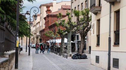 León