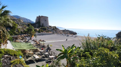 Un vertido en la playa del Tesorillo de Almuñécar no procede de aguas residuales