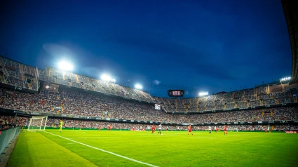 Mestalla lleno durante un partido de liga. Texto:Jaime March