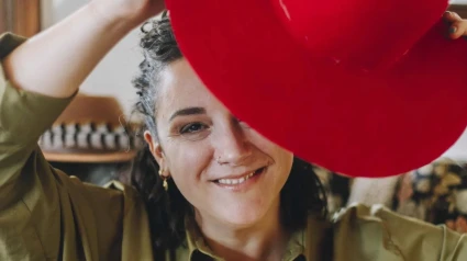 La eumesa Julia Vilariño se dedica a la sombrerería artesanal