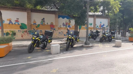 Motos de la Policía Local de Valencia mal aparcadas