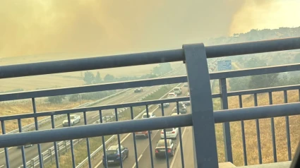 El incendio descontrolado en Madrid afecta a la frontera con Extremadura