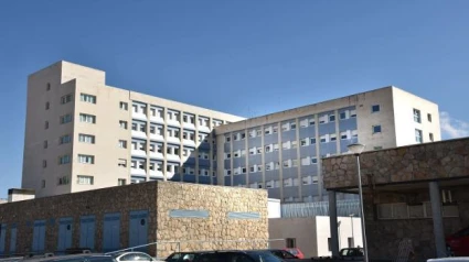 Un hombre grave tras chocas su coche con una farola en Plasencia