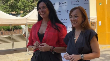 Lorena Orduna, alcaldesa de Huesca y Gema Allué, responsable de la plaza de toros
