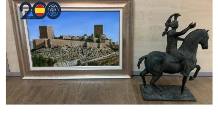 Cuadro hiperrealista del castillo de Lorca y escultura ecuestre en bronce que robaron los ladrones