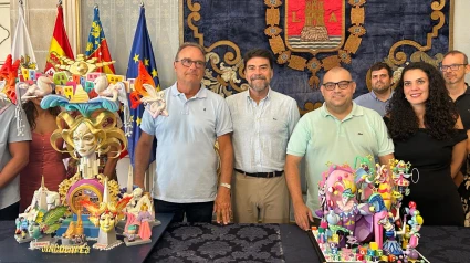 Imagen de las dos Hogueras Oficiales que se plantarán en la Plaza del Ayuntamiento en junio de 2026.