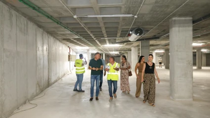 El alcalde supervisa las obras del aparcamiento disuasorio vinculado a la zona de bajas emisiones