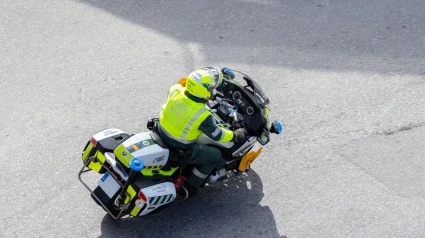 Un policía de tráfico de la Guardia Civil española