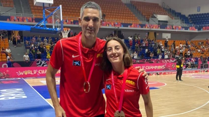 Rubén Burgos y Marta Sorlí, con sus medallas de bronce del mundial sub19