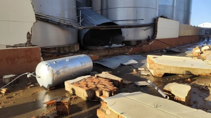 Explosión de un depósito en la cooperativa de Aceuchal causa daños materiales y varios heridos leves