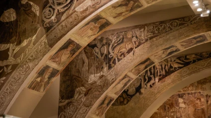 Detalle de las pinturas murales del Monasterio de Sijena expuestas en el Museu Nacional d’Art de Catalunya (MNAC), a 29 de mayo de 2025.