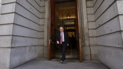 ¿Usa el PSOE a Montoro para que no se hable de sus presuntos casos de corrupción?