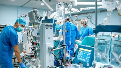 Profesionales del Virgen del Rocío en una operación de trasplante