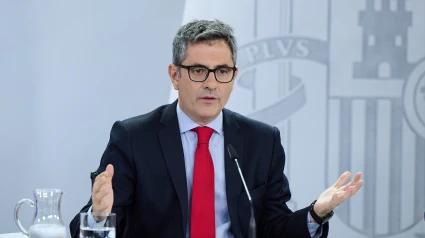 El ministro de la Presidencia, Félix Bolaños, durante una rueda de prensa tras el Consejo de Ministros, en el Palacio de la Moncloa, a 22 de julio de 2025, en Madrid (España). El Consejo de Ministros aprobará este martes 22 de julio una nueva declaración de emergencia en Canarias con 40 millones de euros para la creación de 1.200 plazas de asilo para menores migrantes en la Península. Además el Consejo de Ministros da luz verde al Proyecto de Ley de Información Clasificada, que pasará al Congreso para ser tramitada, que desclasificará los secretos del franquismo y la Transición.Jesús Hellín / Europa Press22/7/2025