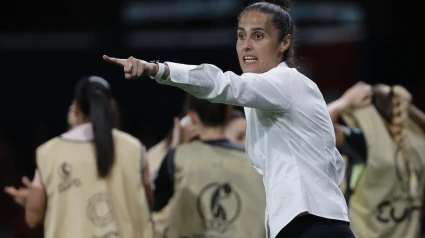 Montse Tomé dando instrucciones