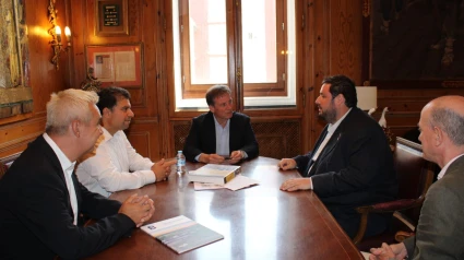 Pérez Blecua analiza con responsables institucionales el emprendimiento en el rural