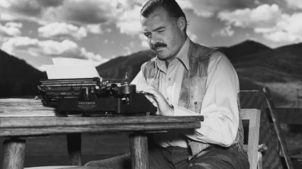 7th October 1939:  EXCLUSIVE American writer Ernest Hemingway (1899 - 1961) works at his typewriter while sitting outdoors, Idaho. Hemingway disapproved of this photograph saying, 'I don't work like this.'  (Photo by Lloyd Arnold/Hulton Archive/Getty Images)