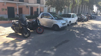 Coche mal aparcado en Palma de Mallorca