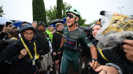 Jonathan Milan celebra su segunda victoria en el Tour de Francia 2025