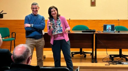 El matrimonio durante una presentació en el Samic