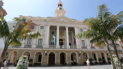 Fachada principal del Ayuntamiento de Cádiz