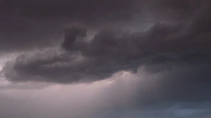 Tormenta, lluvia, cielo nuboso