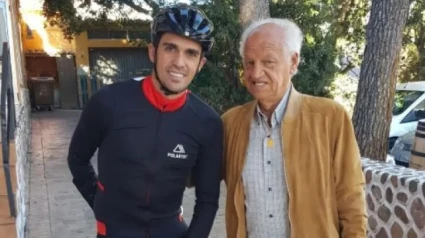 José Ramón Mateu, a la derecha, junto al ciclista Alberto Contador