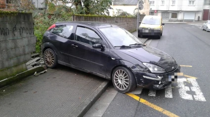 Archivo - Un conductor drogado provoca un aparatoso accidente en Lugo.