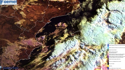 Aemet retira los avisos en la Comunitat Valenciana.Aemet ha desactivado el aviso por lluvias para la Comunitat Valenciana este viernes, tras una madrugada que ha dejado lluvias en la mitad sur y que han caído con intensidad muy fuerte o torrencial entre la 1 y las 2 de la madrugada en Pilar de la Horarada. Sin embargo, a partir de las 8.00 horas ya no hay precipitaciones y el cielo está poco nuboso en muchas comarcas, salvo en el sur de Valencia y norte de Alicante donde está nuboso.ESPAÑA EUROPA COMUNIDAD VALENCIANA SOCIEDADAEMET