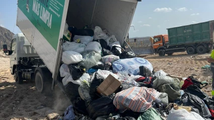 Alicante destruye 2.000 kilos de falsificaciones incautadas en sus playas