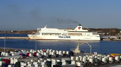 El gigantesco ferry “Romantika” ya opera desde el Puerto de Alicante