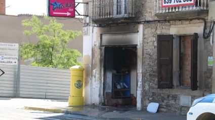 Imagen del local calcinado por el fuego y que ha  provocado la muerte de dos mujeres