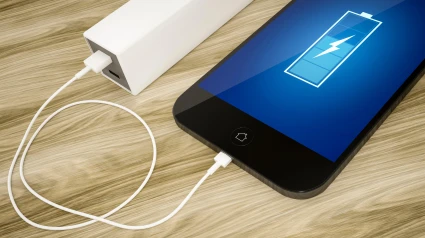 Un teléfono cargando