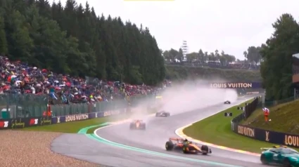 Bandera roja y de momento no comienza el Gran Premio de Bélgica por la lluvia