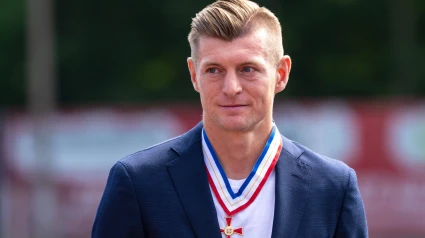 Toni Kroos Condecorado con la Orden del Mérito del Estado de Mecklemburgo-Pomerania Occidental por su compromiso social.