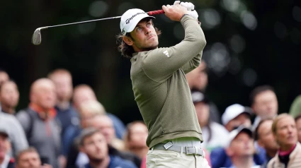 Gareth Bale jugando al golf