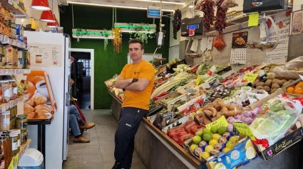 Frutas Jorge, en Zaragoza, ofrece producto de temporada.