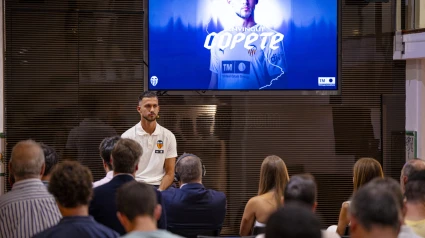 Copete, en la presentación en Mestalla