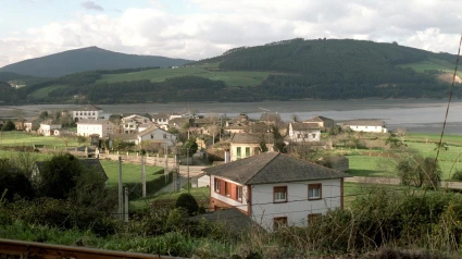 Pequeño pueblo en el concejo de Castropol, Asturias
