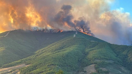 El incendio en Caminomorisco alcanza el 60% del perímetro controlado y se descartan nuevos desalojos