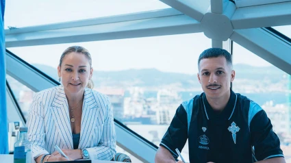 Bryan Zaragoza signs his deal with Celta Vigo