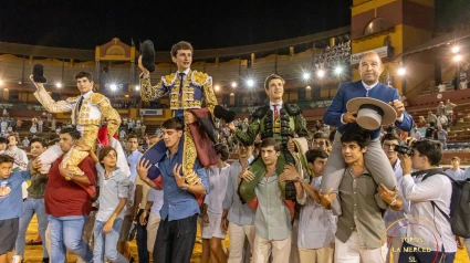 González, Tirado y Zulueta, a hombros junto al mayoral de José Luis Pereda