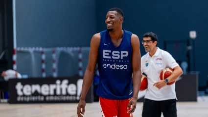 Yankuba Sima, nuevo pívot de Valencia Basket, está concentrado con la selección española
